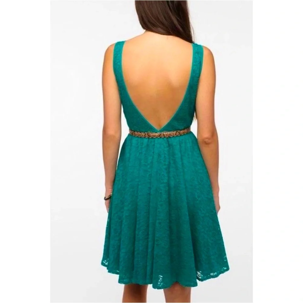 🌻 HOST PICK 🌻 Urban Outfitters Pins & Needles Green Floral Lace Summer Dress - Picture 2 of 6